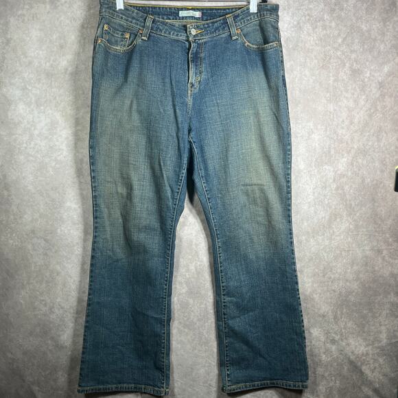 Levi's 515 Jeans Womens Size 18M Blue Medium Wash Denim Bootcut High Rise Casual - Picture 1 of 12